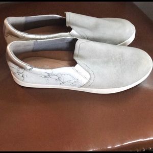 Dr Scholls size 9 slip on shoes!